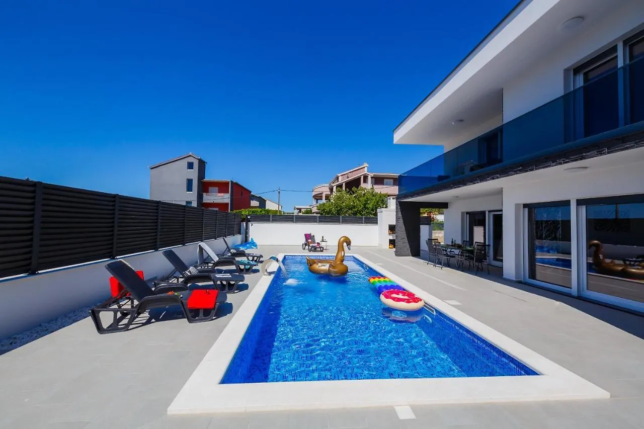 Vila Morena Kastela 0*,  Croatia