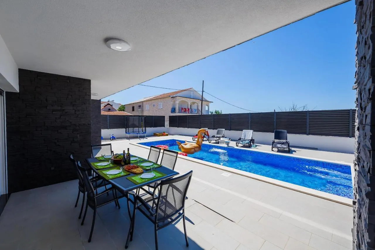 Vila Morena Kaštela 0*,